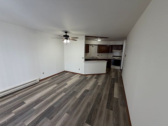 4th image of 920 Courtney Ln #9