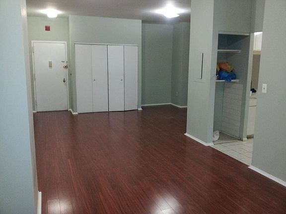 Large living room pic 1