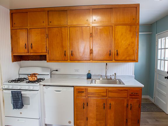 4th image of 602 Orchard Ave