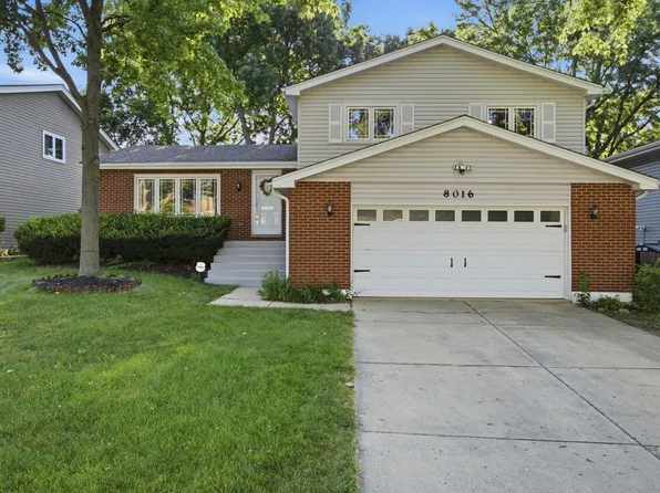 8016 Geneva St, Woodridge, IL 60517