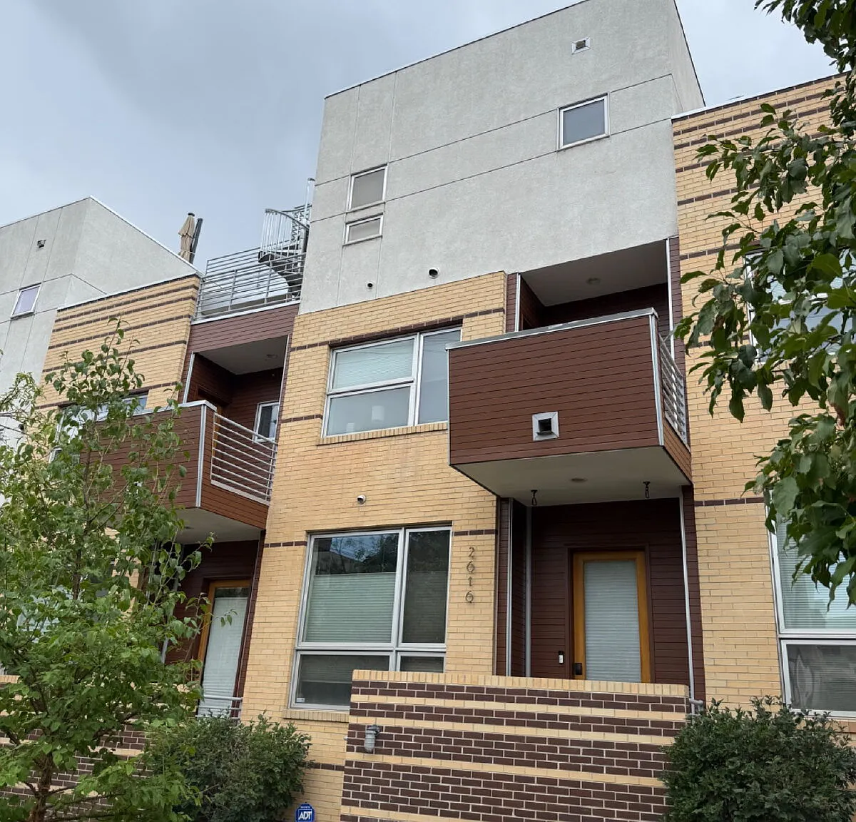 3 bed, 2.5 bath, 2047 sqft, $4,000 — Photo 1