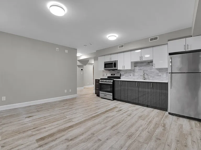 59 Russell Ave #4 — Photo 15