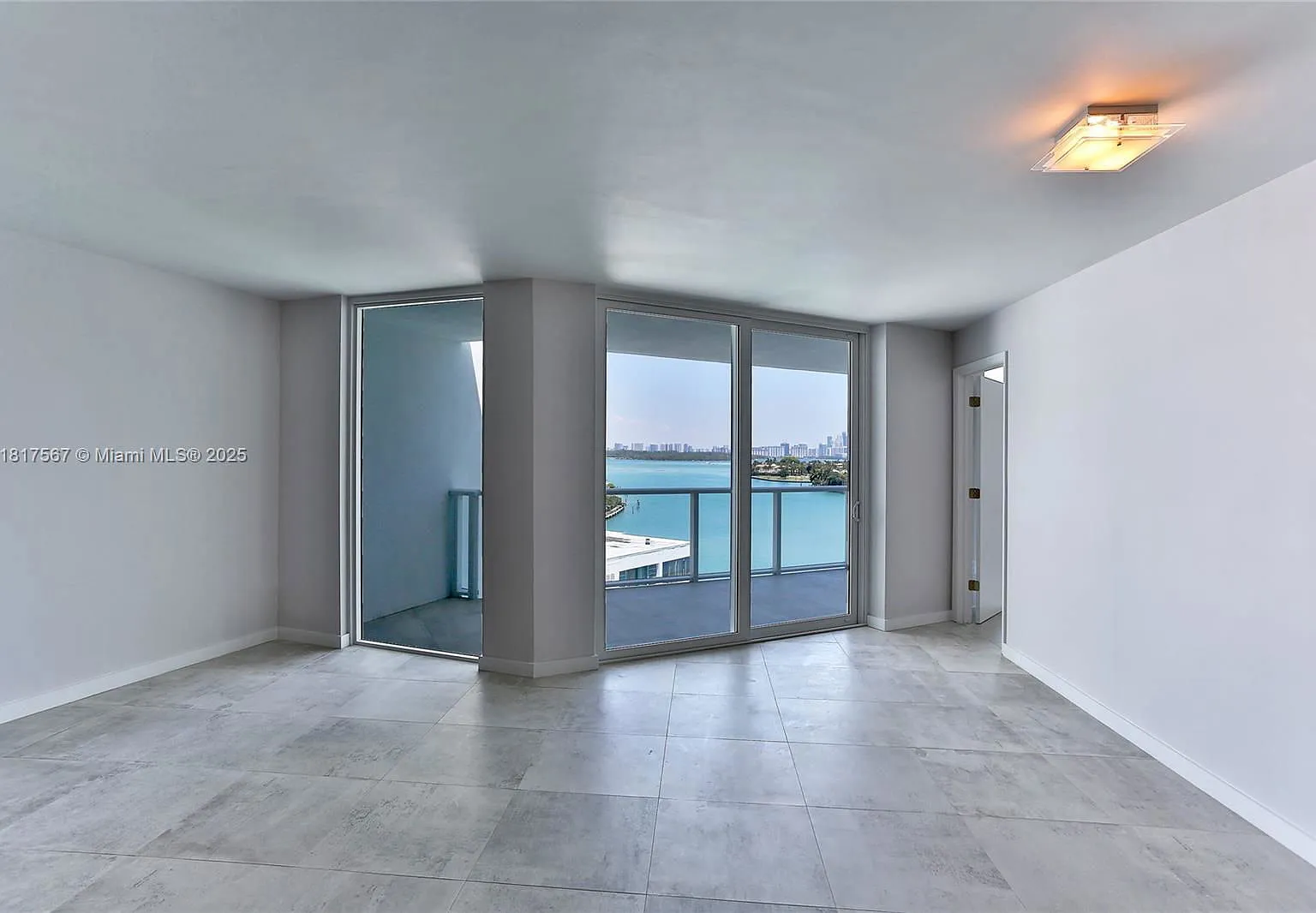 2 bed, 2.0 bath, 1142 sqft, $5,500 — Photo 4