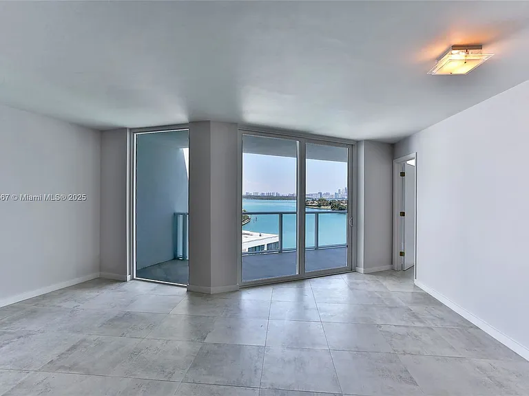 9821 E Bay Harbor Dr #902 — Photo 4