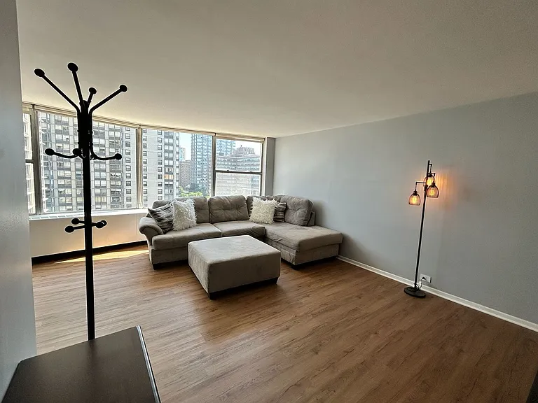 5757 N Sheridan Rd #7D — Photo 2