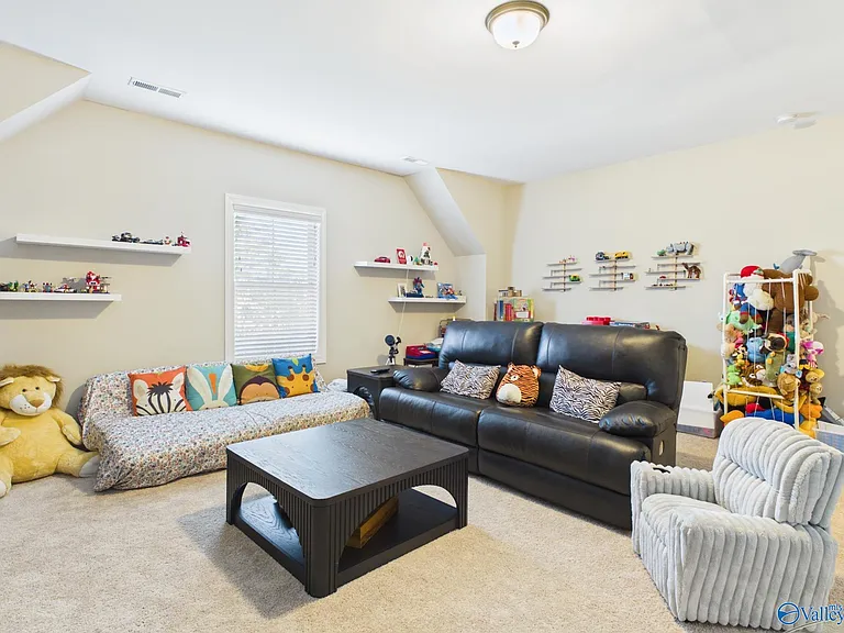 148 Kelso Blvd — Photo 32