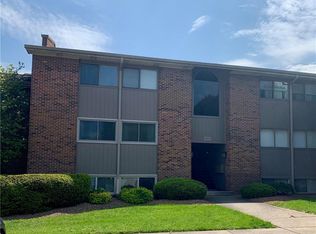 27 Lakeshore Dr, Clarksville, IN 47129