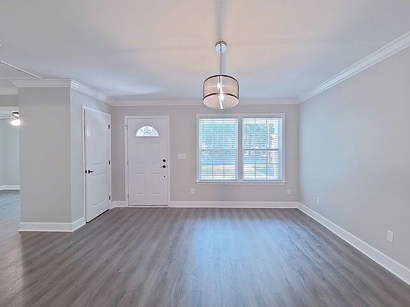 5th image of 211 Lucy St