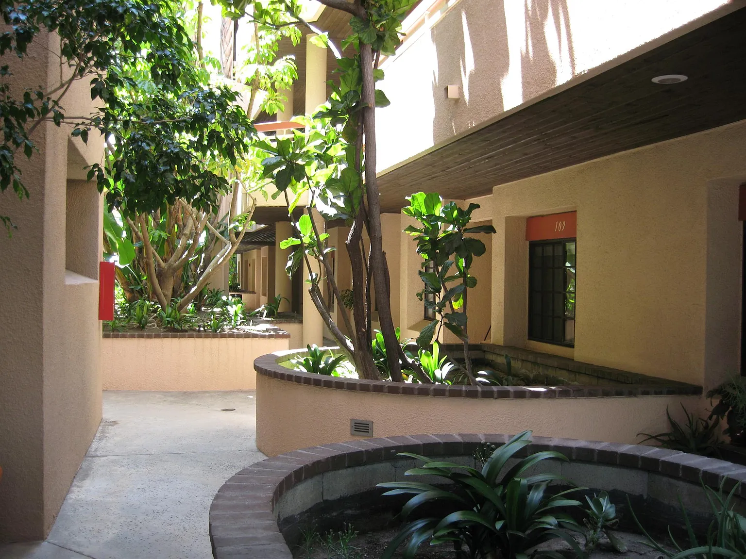 1 bed, 696 sqft, $2,100 — Photo 2