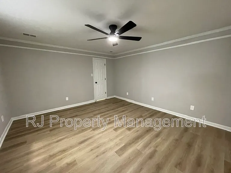 6913 Snyder Rd — Photo 11