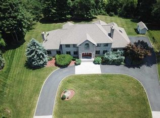 37 Surrey Ln, Mahwah, NJ 07430