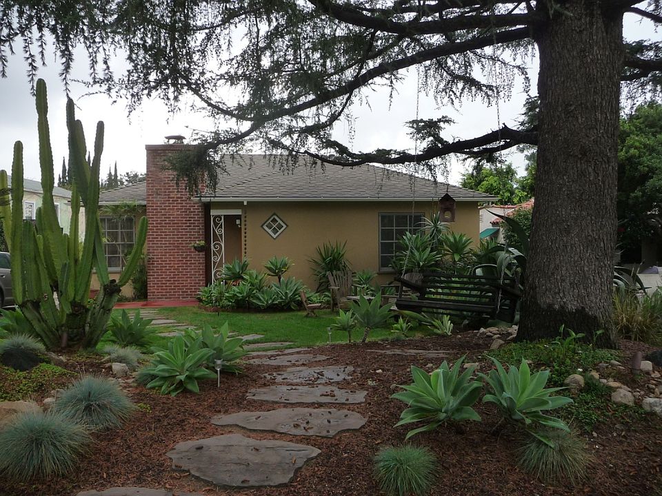 Picturesque Foothill Setting