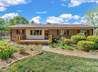 38 Chadwick Wade Dr, Asheville, NC 28804