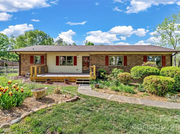 38 Chadwick Wade Dr, Asheville, NC 28804