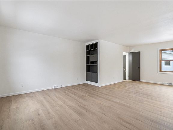 5th image of 2935 Van Buren St
