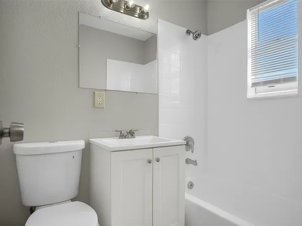 1190 NW 67th St APT 4, Miami, FL 33150