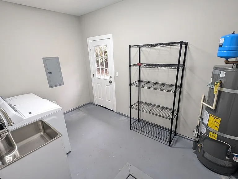 1660 SE Oak Grove Blvd — Photo 5