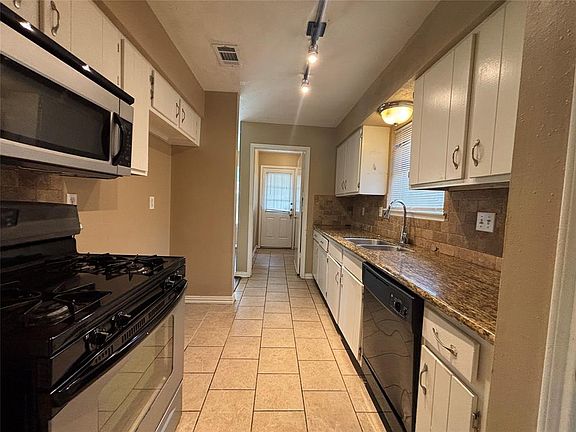 5th image of 16615 Glamis Lane