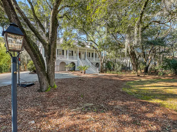 1462 Headquarters Plantation Dr, Johns Island, SC 29455