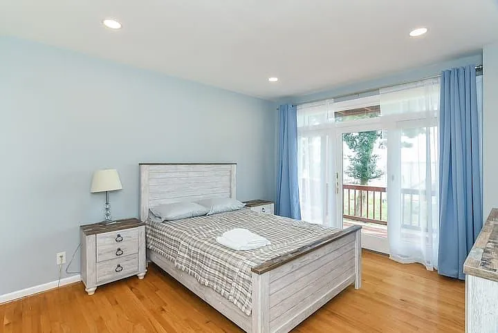 919 Bryant Ave — Photo 13