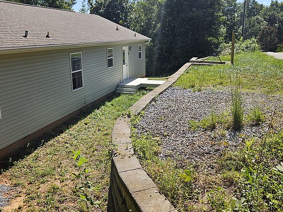 5th image of 18 Whitaker Cir