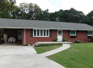 570 Brookwood Dr, Asheboro, NC 27203