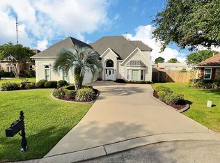 310 Saxony Ct, Belle Chasse, LA 70037