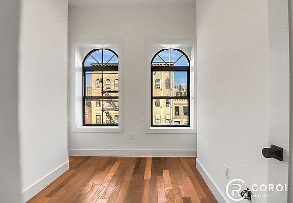 5th image of 996 Putnam Ave #4
