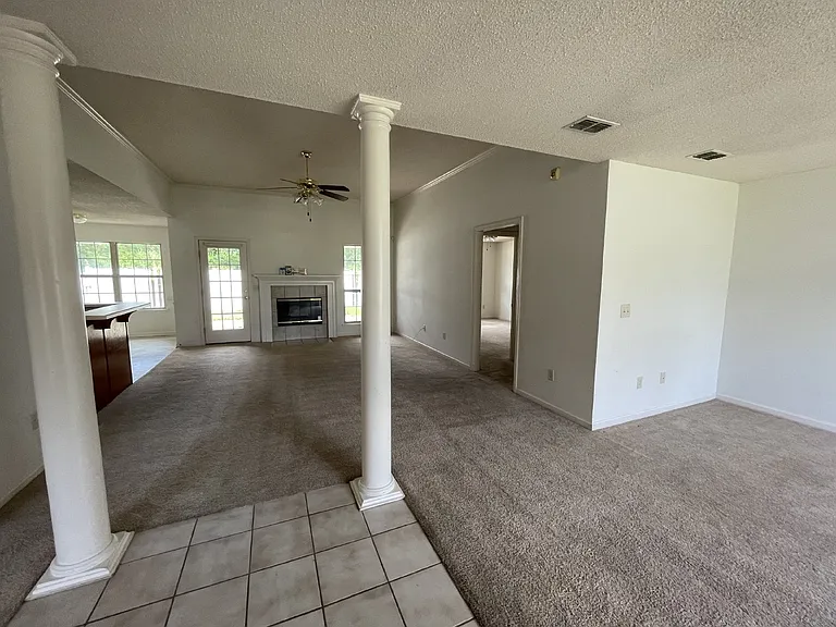 1925 Bluestone Loop — Photo 2
