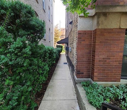 2nd image of 2025 W Shakespeare Ave #1