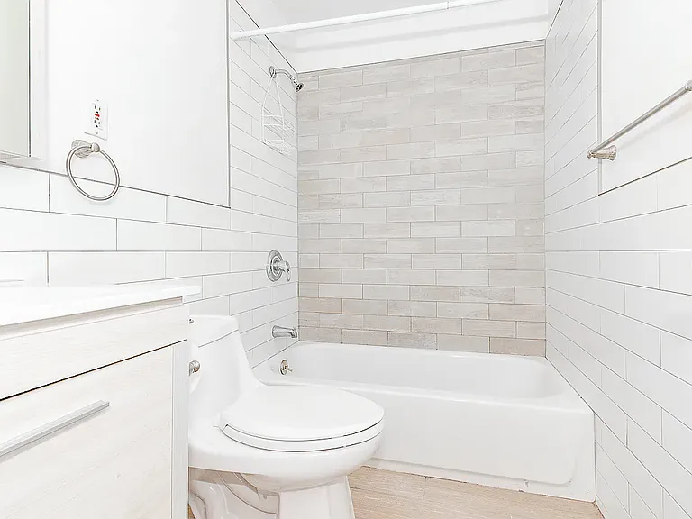249 Melrose St #3L — Photo 13
