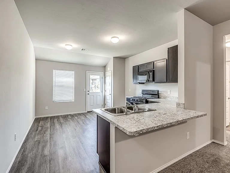 629 W Lola Dr — Photo 8