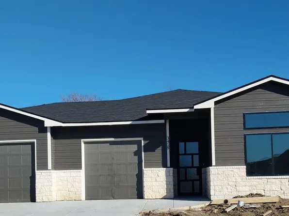 2210 S Crest St, Wichita, KS 67207