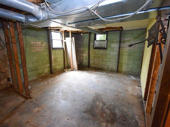 2nd image of 1030 W Ash St