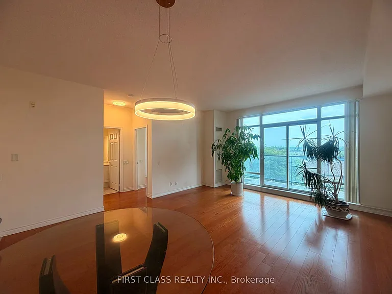 11121 Yonge St #422 — Photo 1