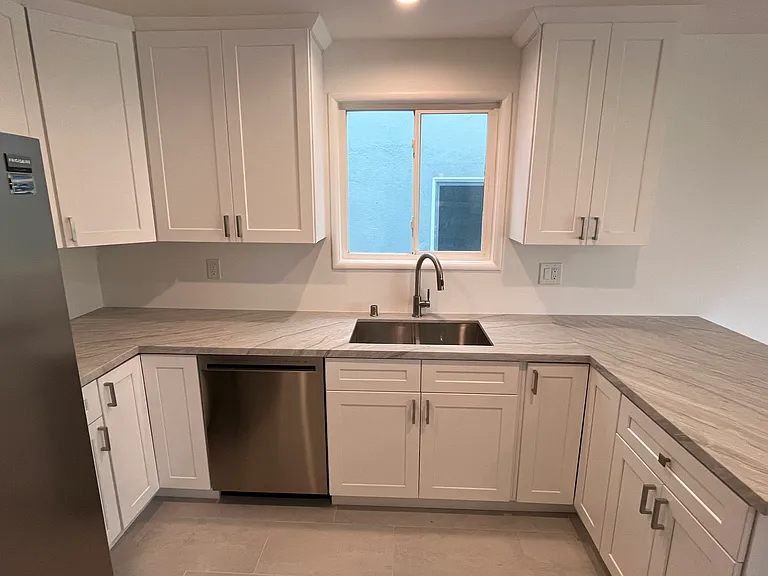 729 Longfellow Ave — Photo 5