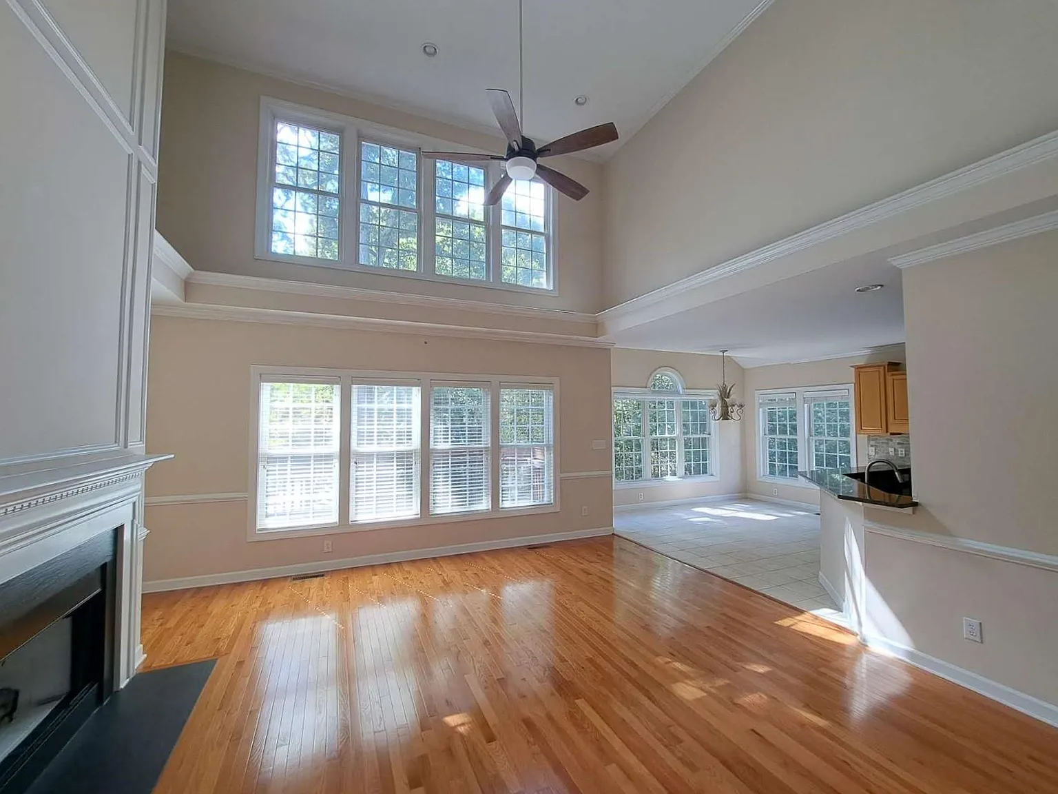 5 bed, 3.5 bath, 3200 sqft, $3,500 — Photo 2