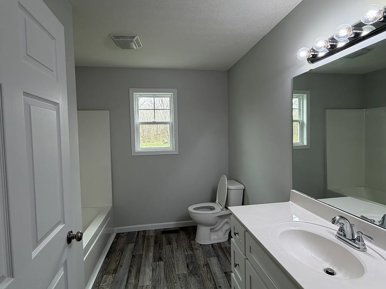 2 bed, 1.5 bath, 1000 sqft, $1,100 — Photo 3