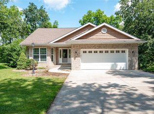 119 Lakeside Dr, Bethalto, IL 62010