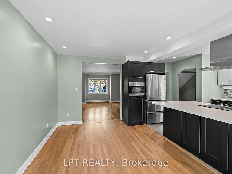 126 Blackburn Ave — Photo 15