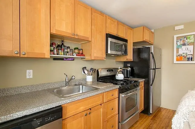 9 Auburn Ave #1 — Photo 4