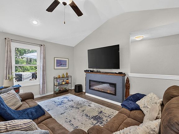 2nd image of 1956 S Thomas Drive