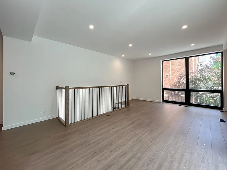 3710 N Kenmore Ave #1 — Photo 5
