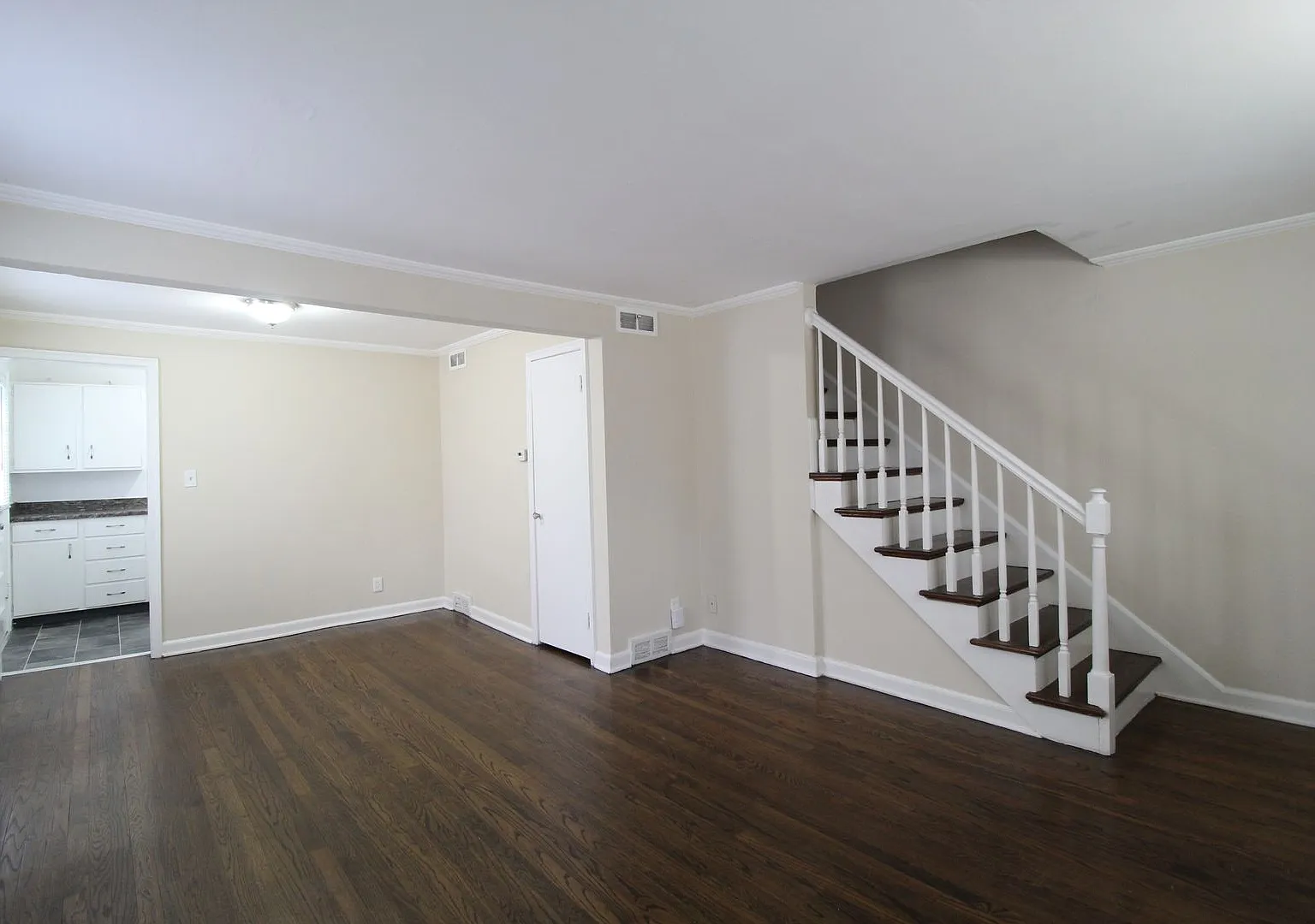 2 Bedroom Duplex in North Kansas City — Photo 3