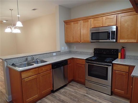 4th image of 215 Bella Sera Ln