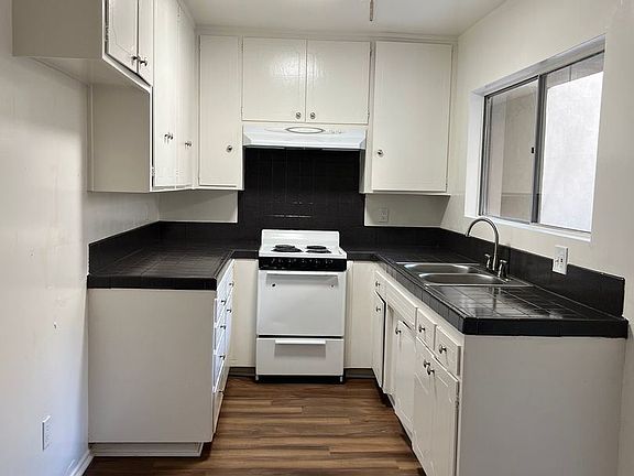 2nd image of 1539 N Alexandria Ave APT 208