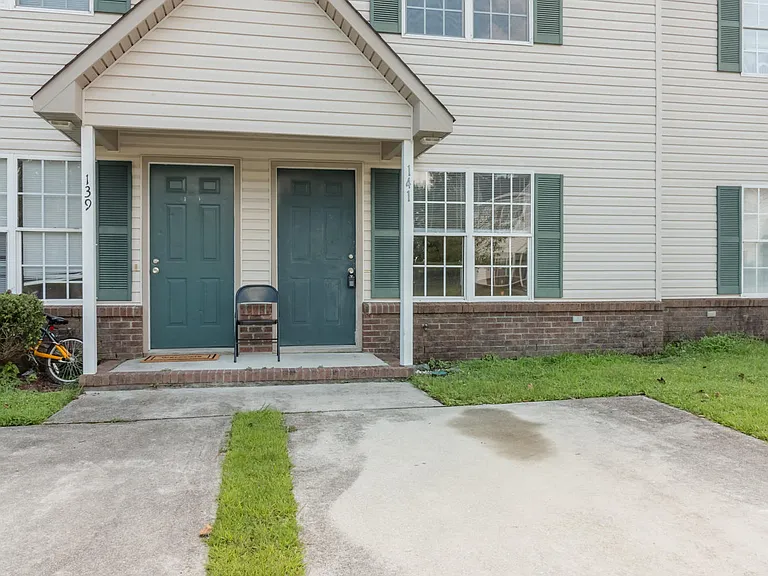 141 Mesa Ln — Photo 1
