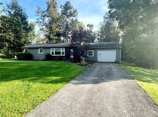132 School St, Laughlintown, PA 15655