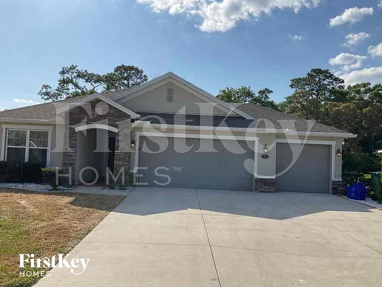 121 Alexandria Cir — Photo 1