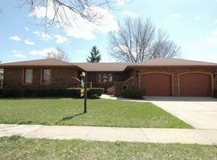 223 Brookside Dr, Elgin, IL 60123